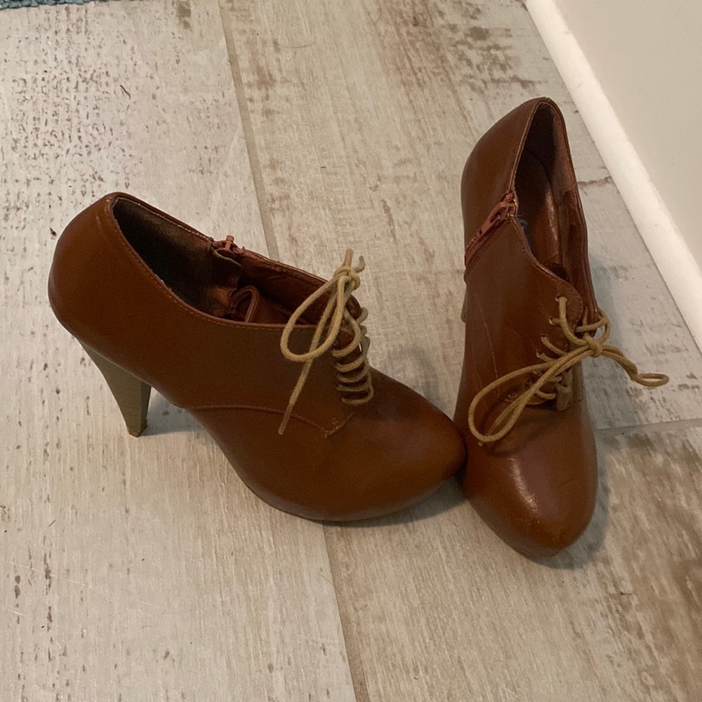 Brown vintage looking Rue 21etc. heels